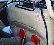 Защита спинки переднего сиденья от детских ног AVS - фото